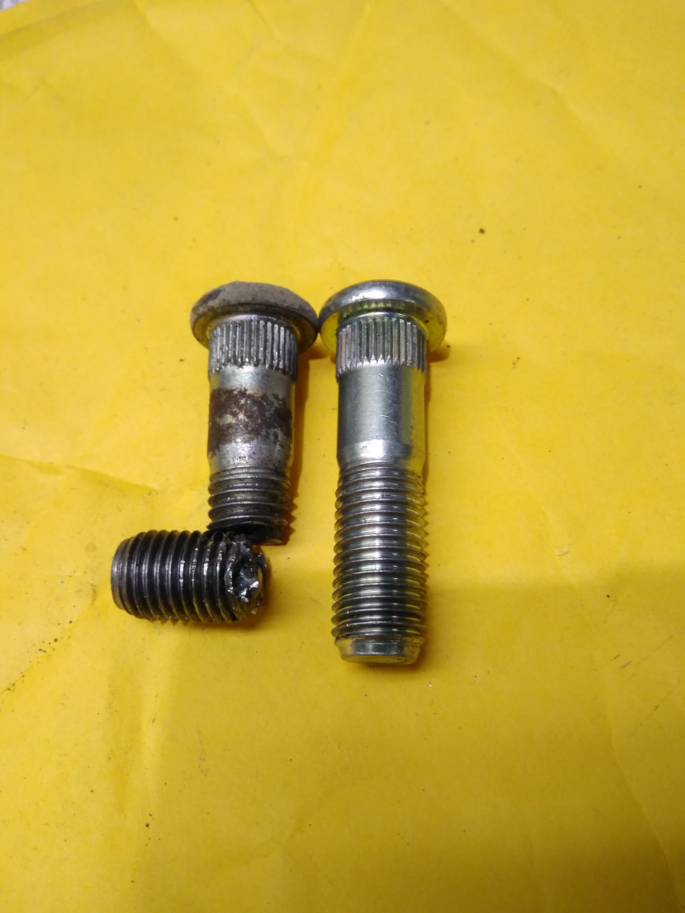 Замена шпилек ступицы переднего правого колеса. — KIA Ceed SW (1G), 1,6 ...