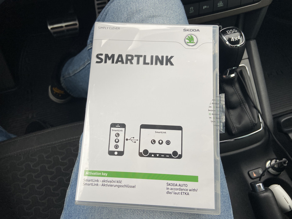 swap код для активации carplay smartlink skoda. FKAAAgJIoeA 960. swap код для активации carplay smartlink skoda фото. swap код для активации carplay smartlink skoda-FKAAAgJIoeA 960. картинка swap код для активации carplay smartlink skoda. картинка FKAAAgJIoeA 960. Сегодня нам удалось прописать функции SmartLink на Swing 3 в Rapid и Octavia. Как и на более старших по классу магнитолах Bolero и Columbus работу функции MirrorLink можно активировать в движении. Соответственно имеем возможность лицезреть Яндекс Навигатор или видео из Youtube во время движения на штатном мониторе!P.s. максимальный функционал доступен с телефонами имеющими поддержку MirrorLink.