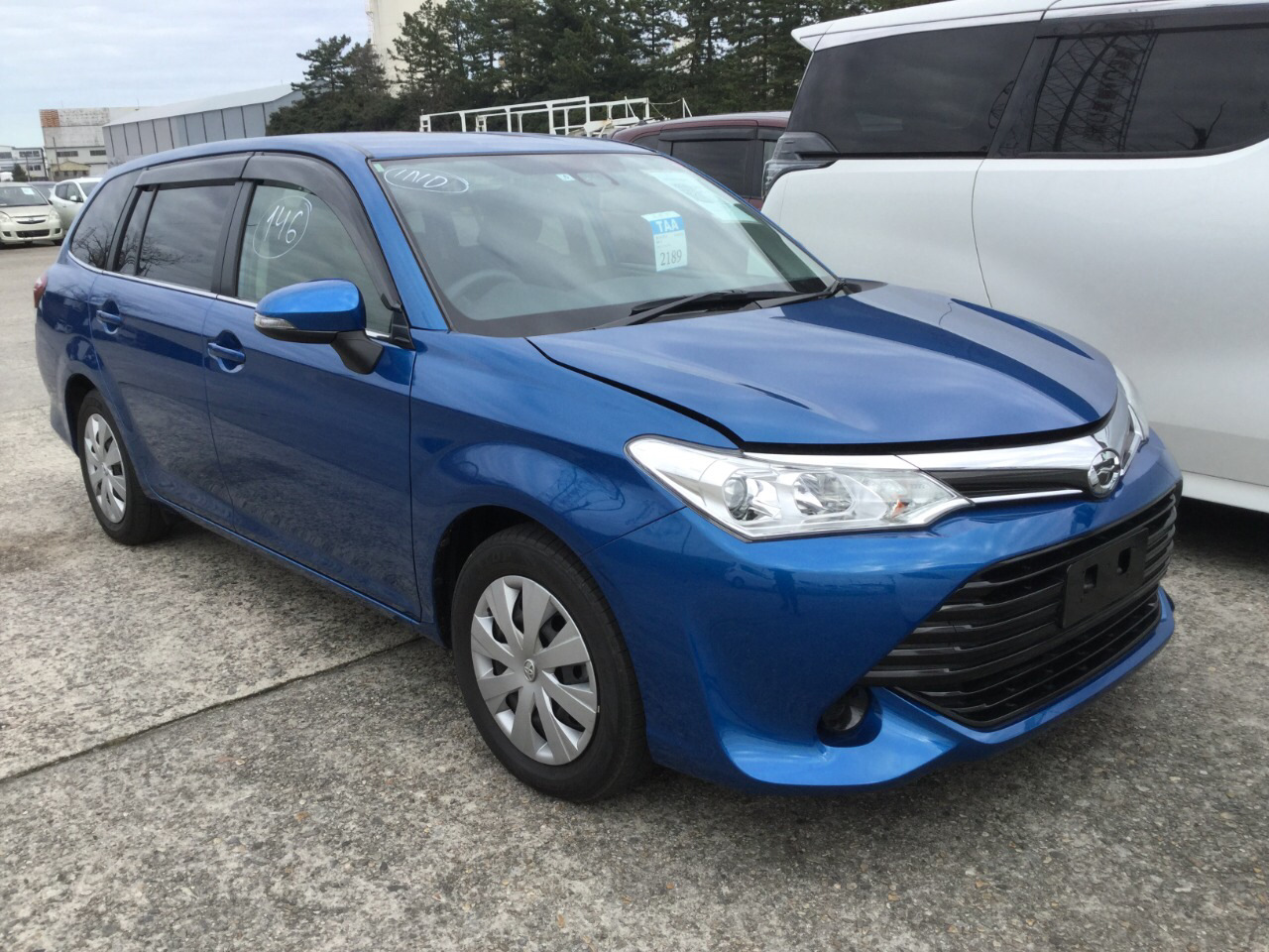 Toyota Corolla Fielder 2018 синий