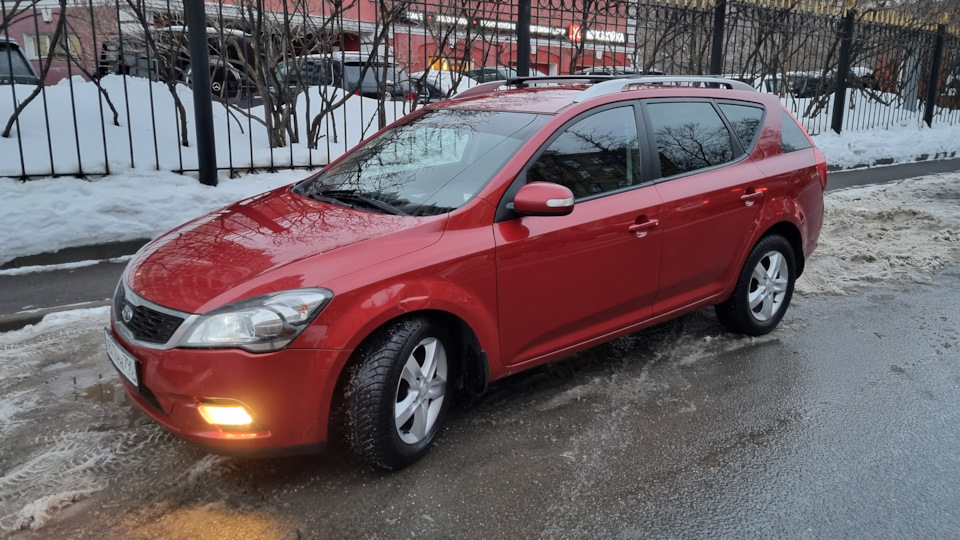 KIA Ceed Красный сарайко