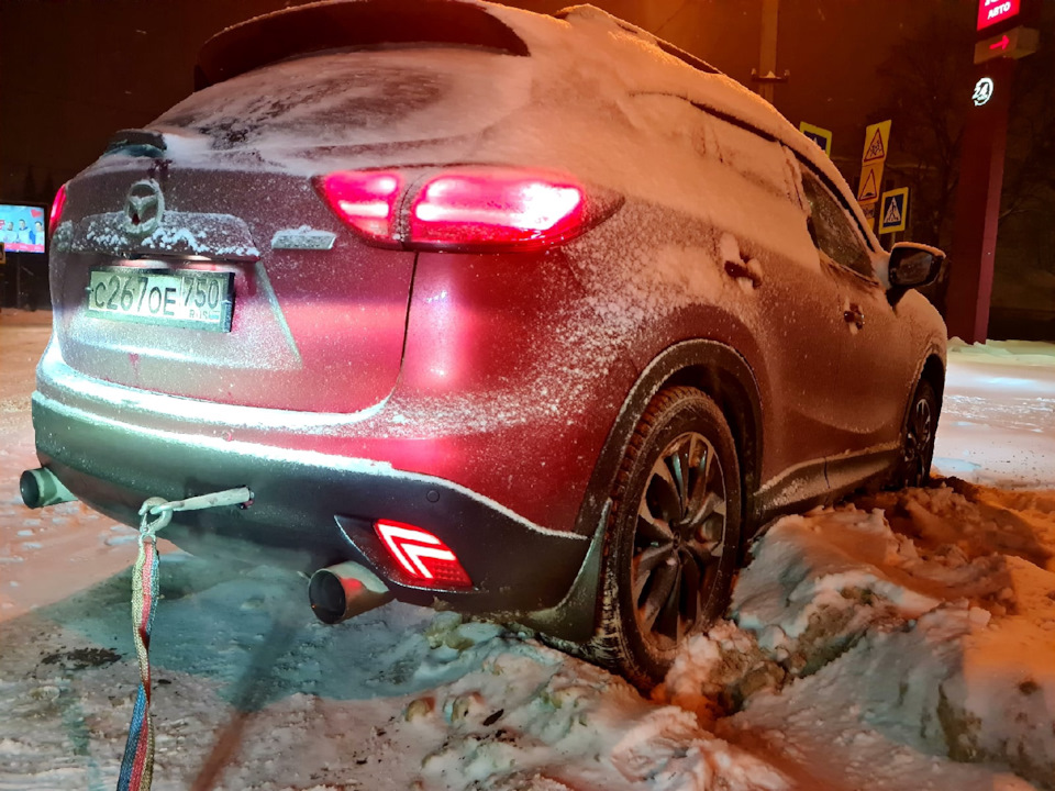 Откапывать даже не стали пытаться, решили сразу тащить — Mazda CX-5 (1G)