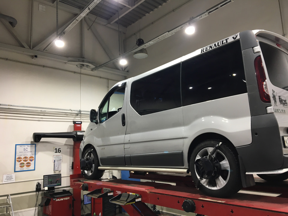 Устранение люфта рулевой рейки — Renault Trafic (2G), 2 л, 2008 года ...