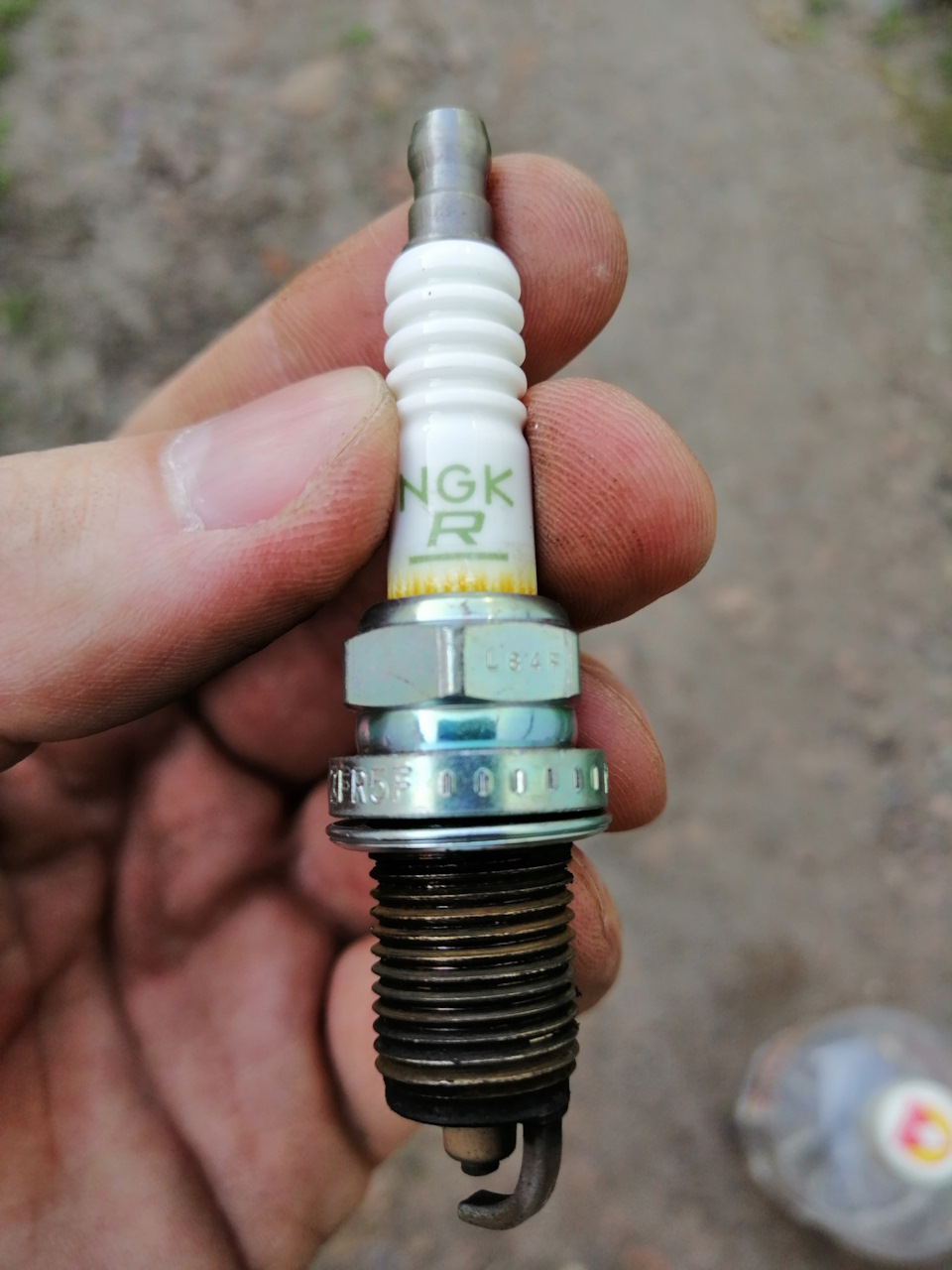 3 цилиндр — зазор 1.3мм — Opel Astra J. Запчасти на фото: FR5