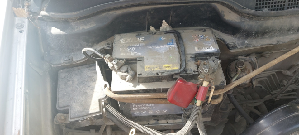 Замена клеммных зажимов аккумулятора — Honda CR-V (RD1, RD2), 2 л, 1998 ...