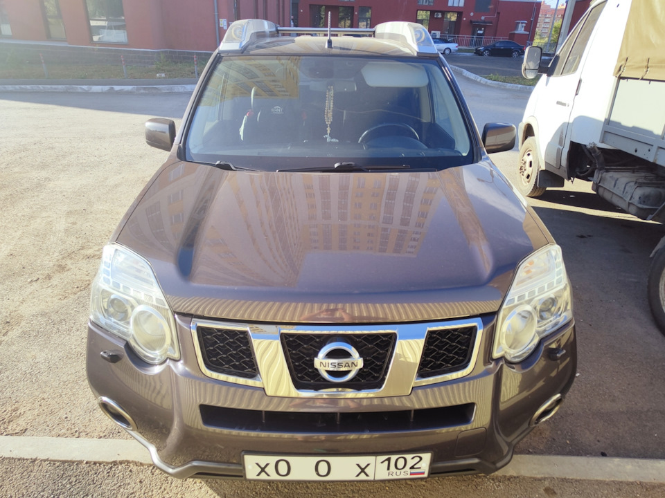 6. Спереди, все красиво, без рекламы и не видно крепление — Nissan X-Trail II (t31)