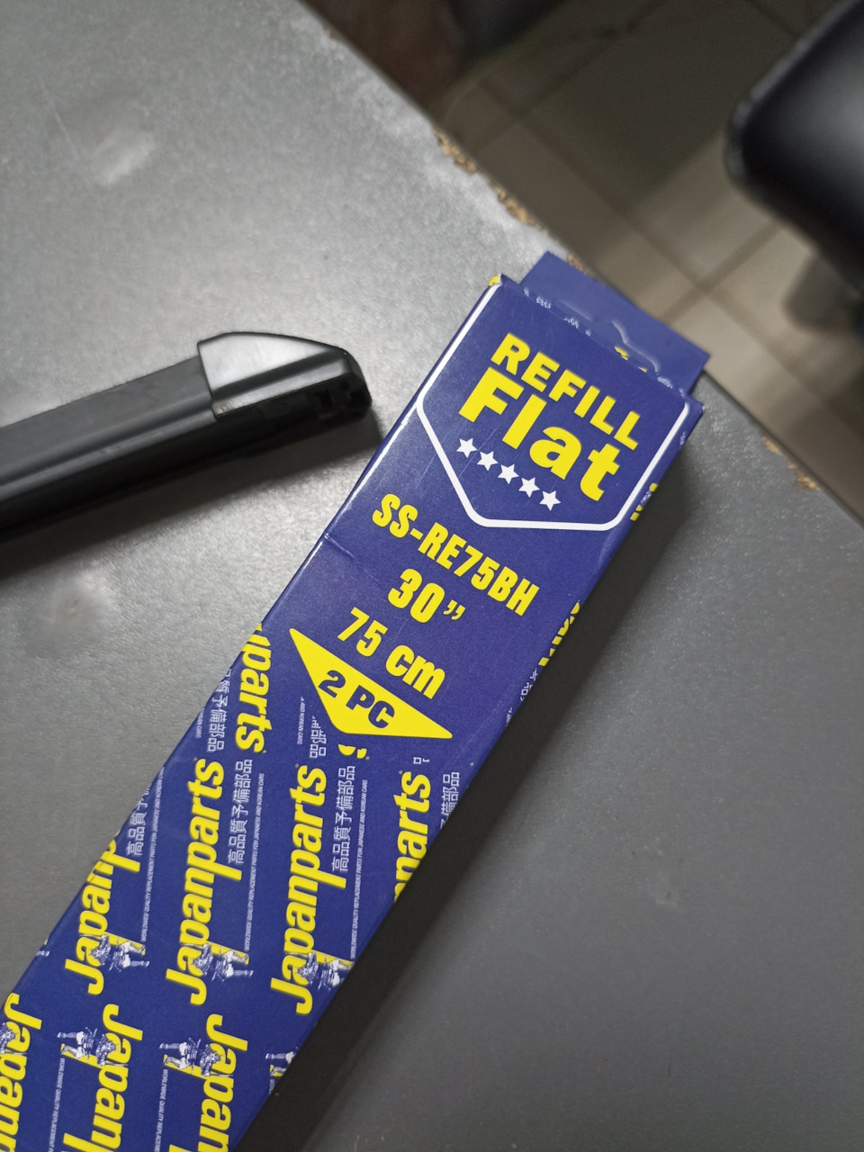 Замена резинок на щетках стеклоочистителя — Ford Focus III Wagon, 2 л ...