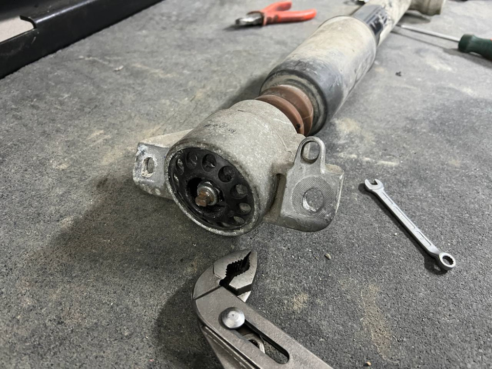 Та самая верхняя гайка — Audi A5 (1G)