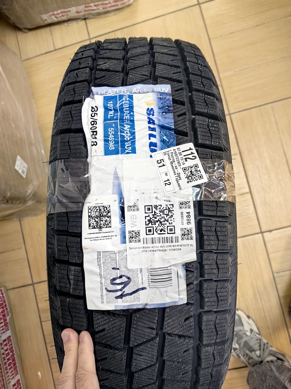 Sailun Ice Blazer Arctic SUV 235/60 R18 — Volvo XC90 (1G). Запчасти на фото: Sailun Ice Blazer Arctic SUV 235/60R18