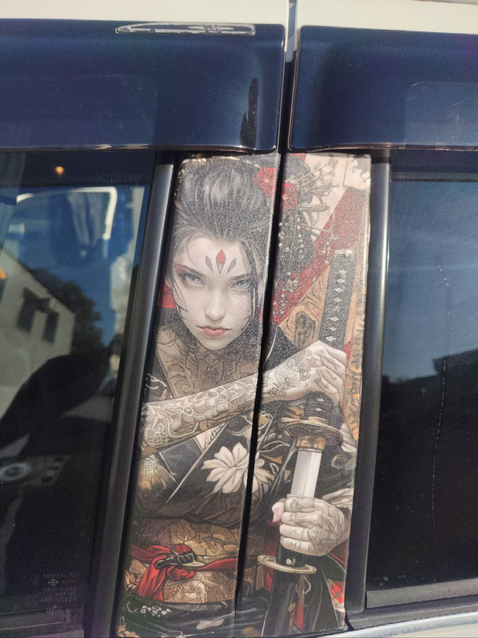 Вид-близко и на солнце — Toyota bB (2G)