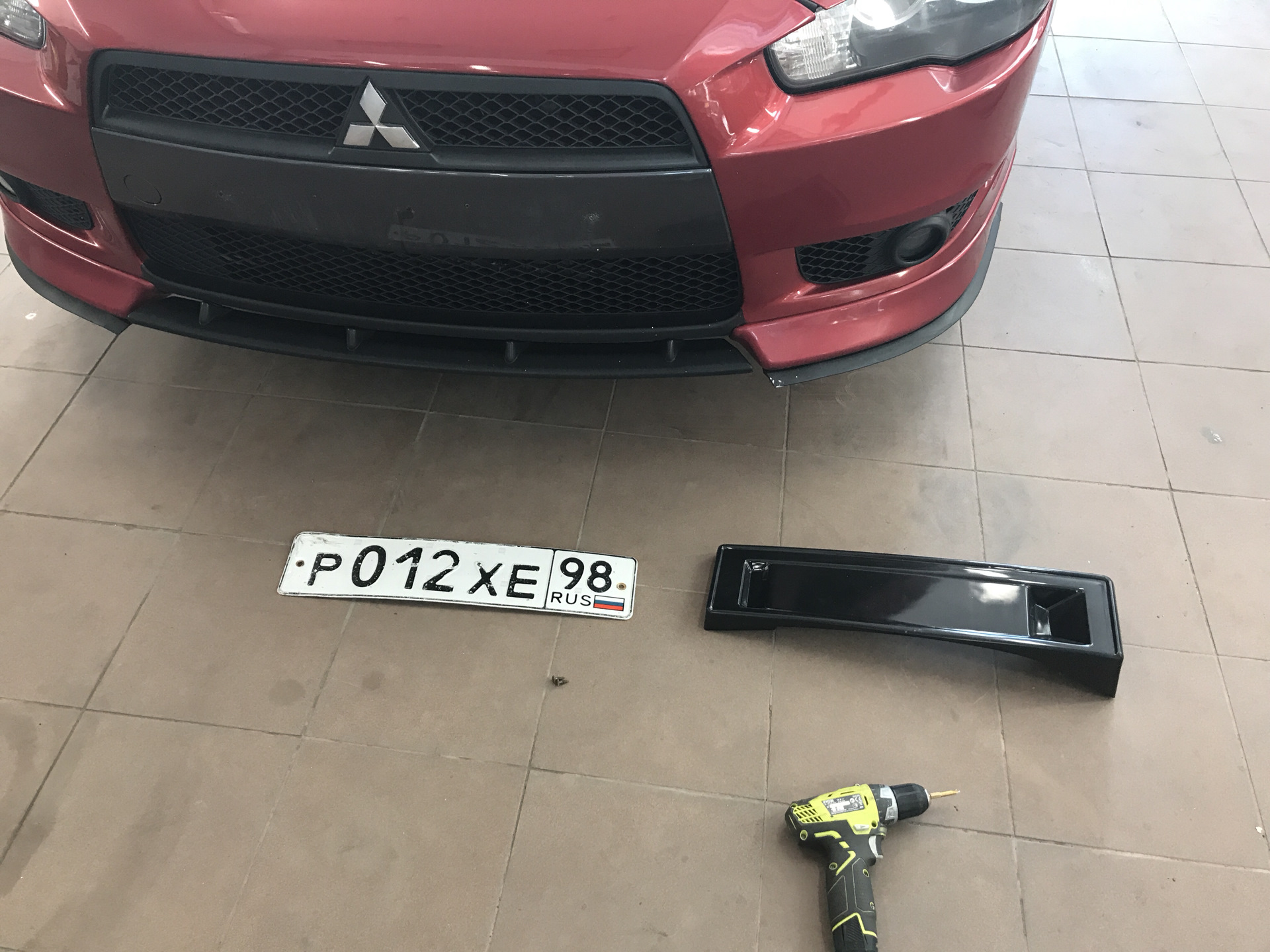 Установка подиума под номер — Mitsubishi Lancer X, 1,8 л, 2008 года |  стайлинг | DRIVE2