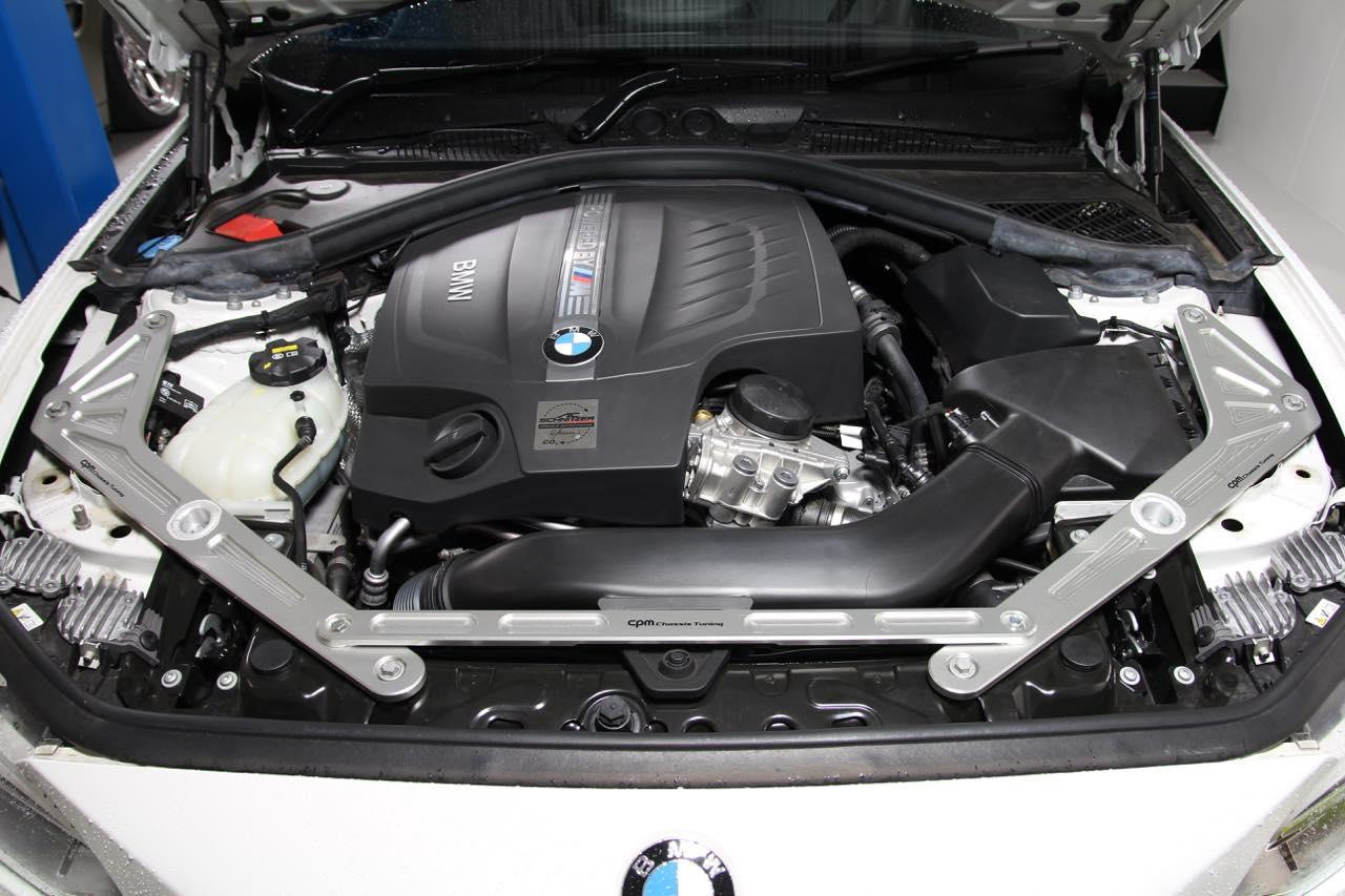 Собрать bmw. BMW f32 распорка. Распорка под капот BMW f01. Подкапотная распорка BMW f32. Растяжка под капот BMW f30.