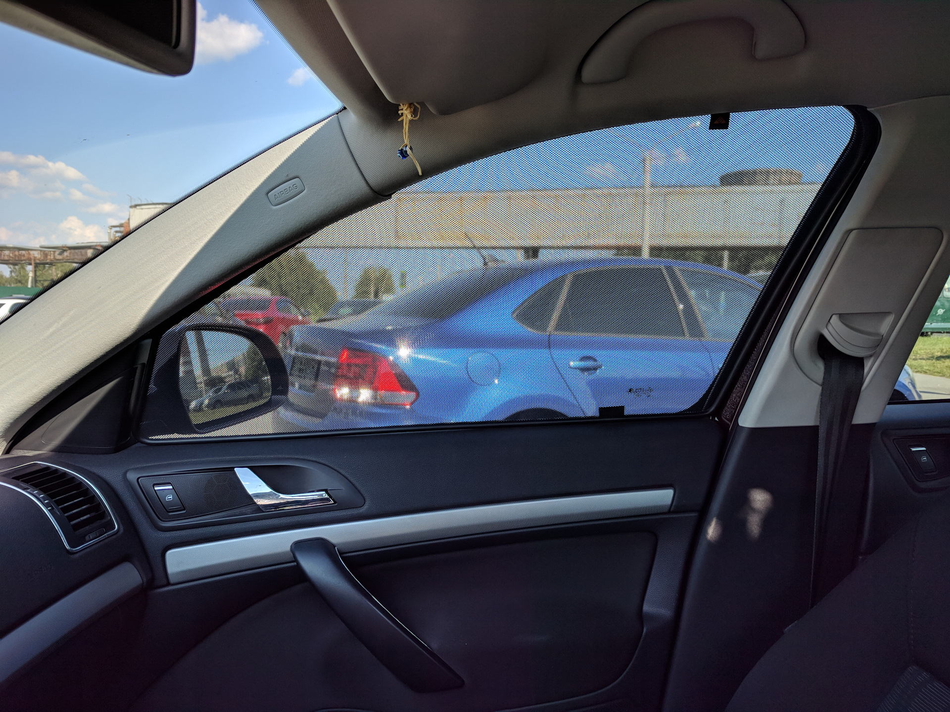 Шкода шторки. Шторки для skoda kodiaq. Шкода шторки. Шторки skoda superb. Каркасные шторки мазда 6 gh.