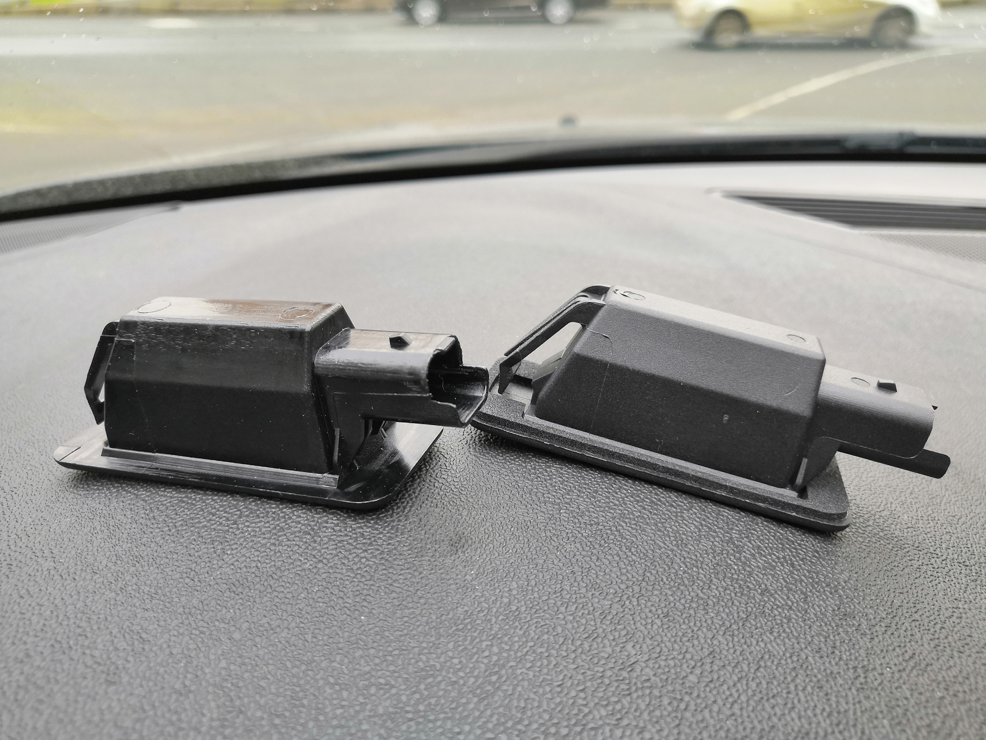 Подсветка номерного знака Polcar 57B1959 и Loro 3824900 — Citroen C5 ...