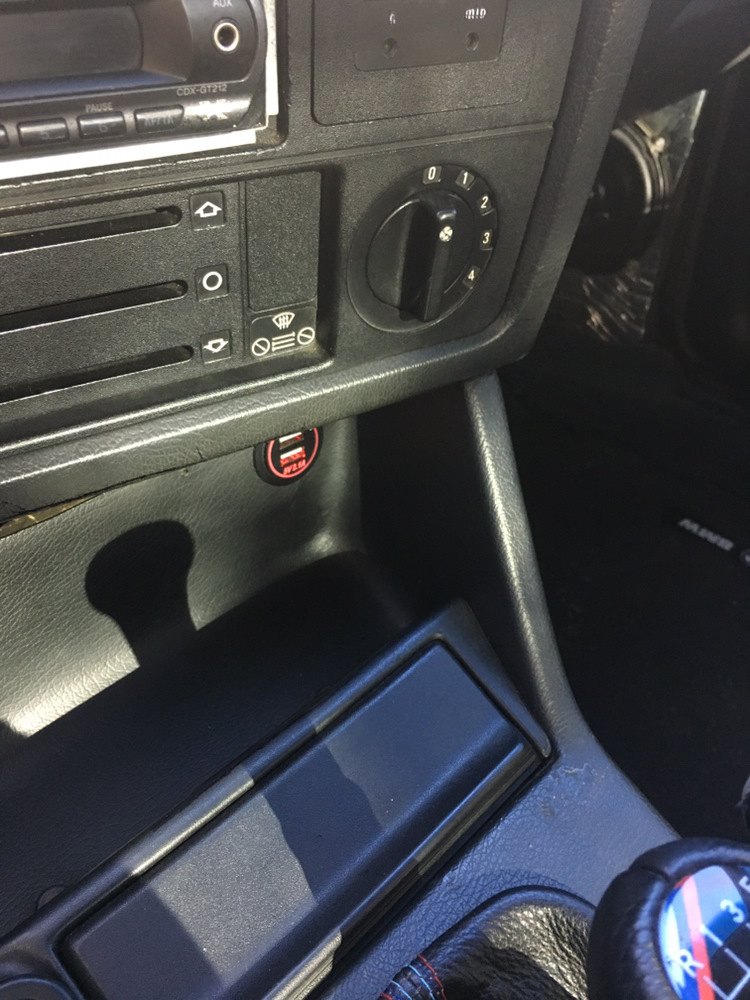 USB зарядка, ключ от бмв — BMW 3 series (E30), 1,8 л, 1985 года ...