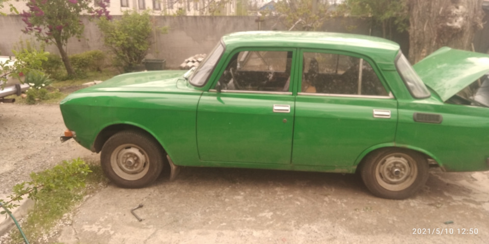 01. — Москвич 2140