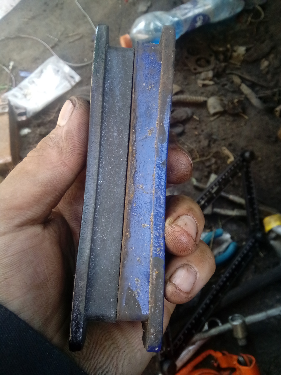 Колодки как новые правда старые, но как новые( старая- синяя) — Lada 2120 Надежда