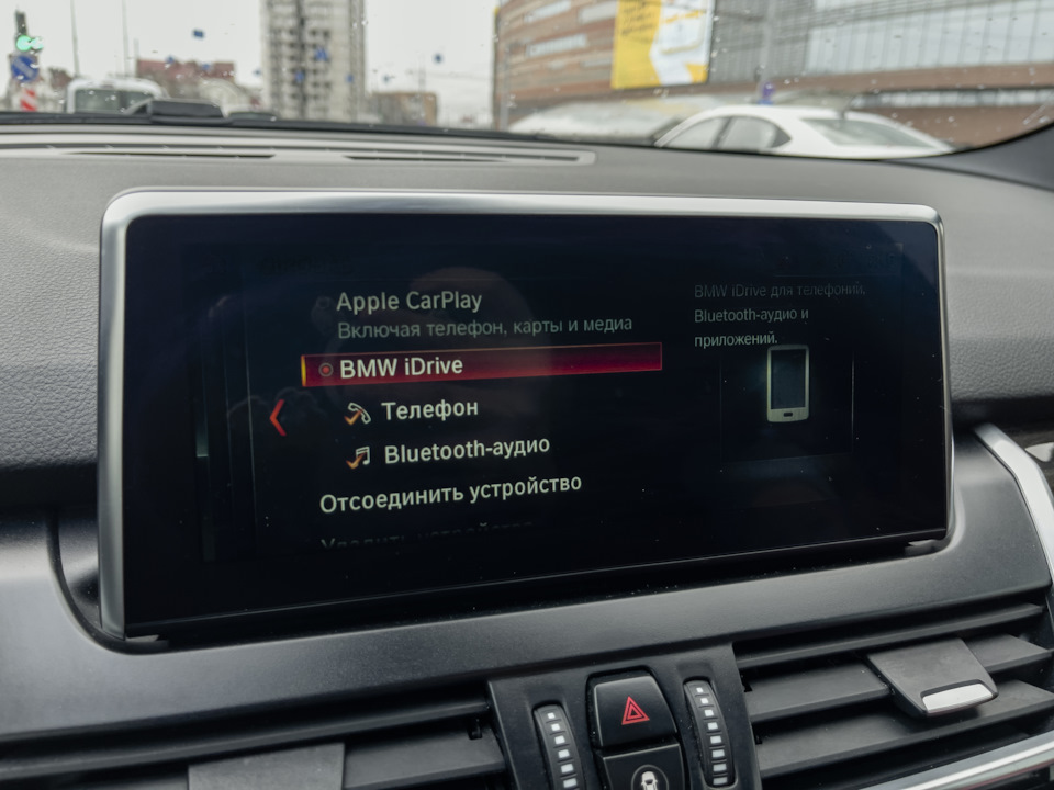 Вместо BMW iDrive надо выбрать CarPlay(во время работы CarPlay можно его принудительно выключить и таким же образом обратно включить) — BMW 2 series Active Tourer (F45)