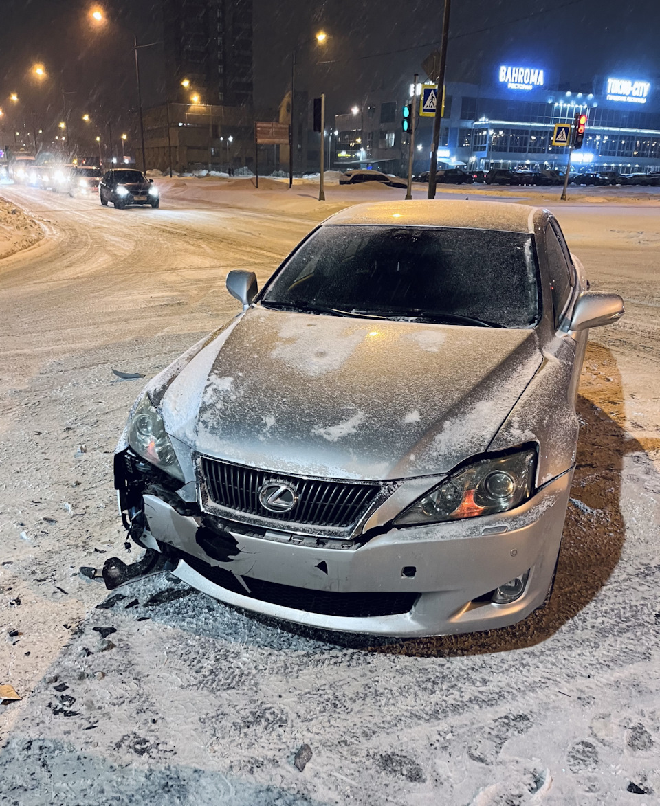 ДТП и замена переднего бампера — Lexus IS II, 2,2 л, 2009 года | кузовной  ремонт | DRIVE2