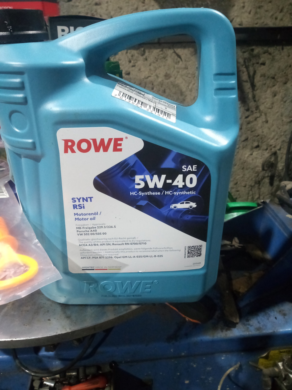 Масло. Очень хорошо себя показало. За 10т км долил 400гр. — Skoda Octavia Combi A4 Mk1. Запчасти на фото: 4006605, GMLLB025