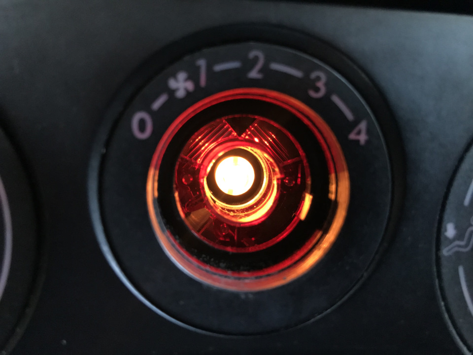 Лампочка подсветки печки — Volkswagen Passat B5, 1,8 л, 2002 года ...