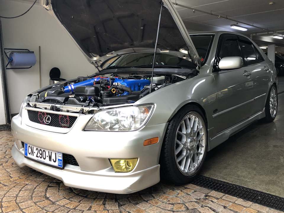 Чуть чуть цвета под капот! — Lexus IS I, 3 л, 2004 года | аксессуары ...
