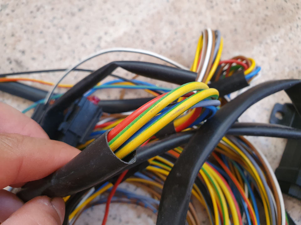 Автоэлектрика соединение проводов. 5 мм. Какие провода используют в автомобилях. Bosch bloctronic chevrolet. Шнуры для колонок mx6fx.