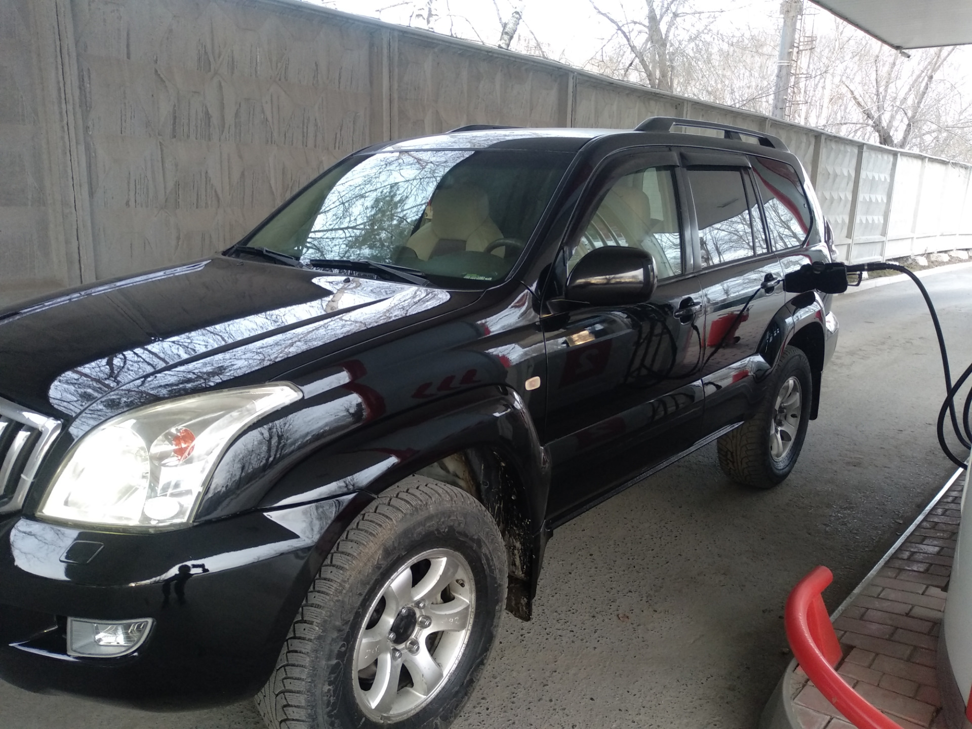 Прадо 120 дизель. Toyota Prado 120 черный 2004. Прадо 120 бензин 4.0. Прадо 120 тонированный в круг. Toyota Prado 120 Rain.