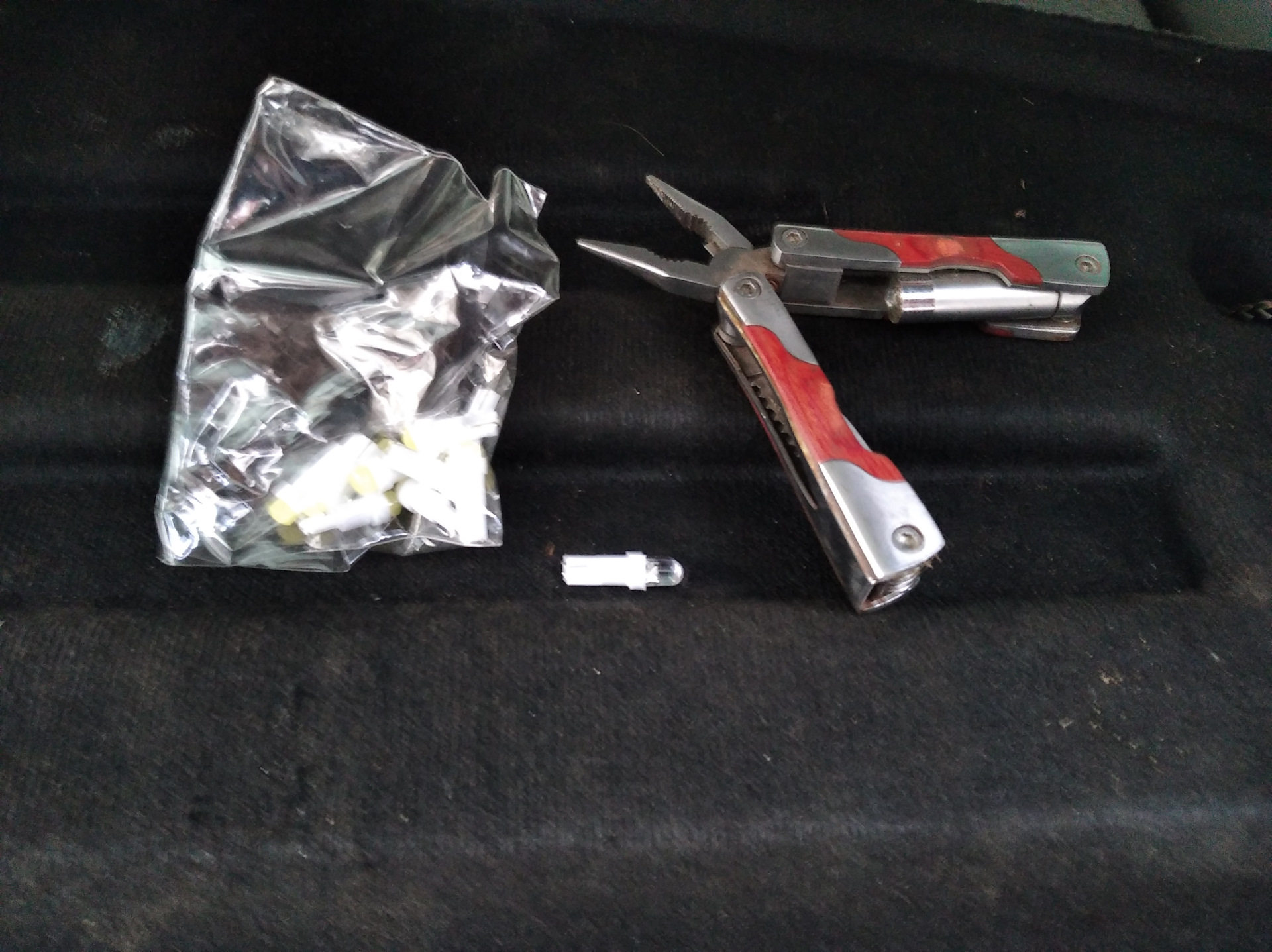 Замена лампочек в приборке. — Lada Калина универсал, 2 л, 2010 года ...