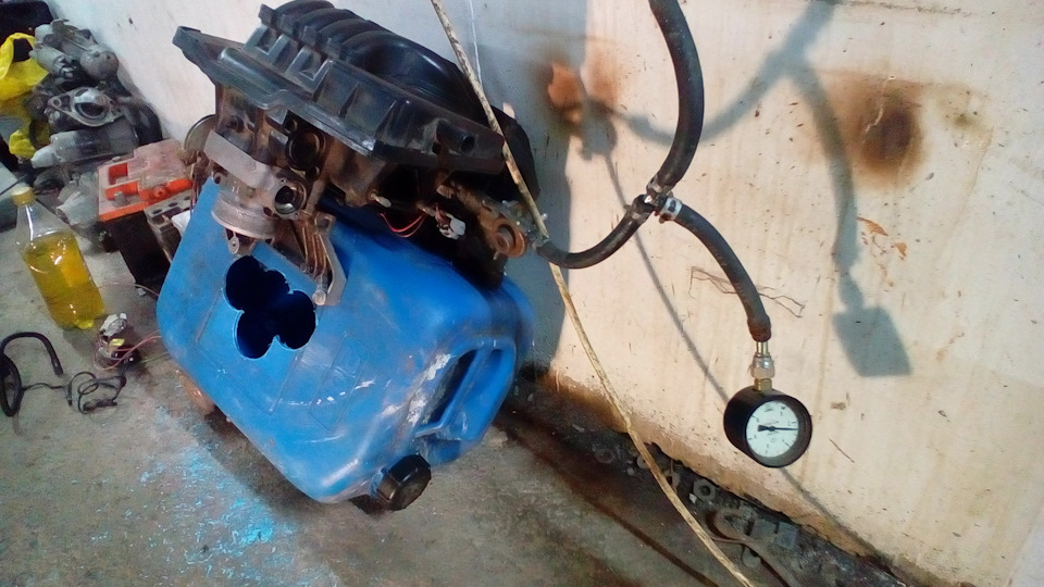 как я искал давление в топливной… — Mazda Demio (1G), 1,3 л, 2000 года ...