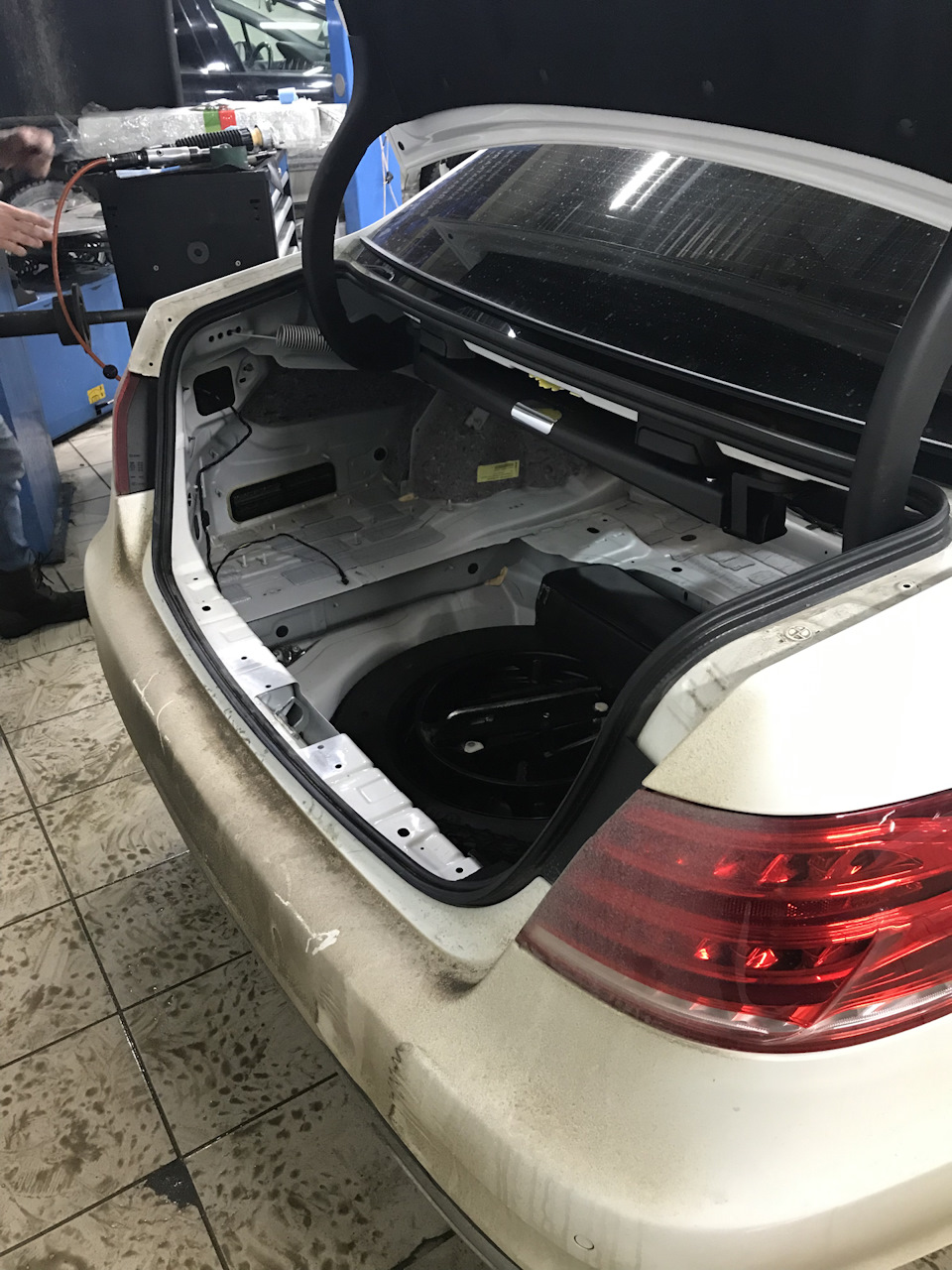 Задние амортизаторы — Mercedes-Benz E-Class (W212), 2,1 л, 2013 года ...