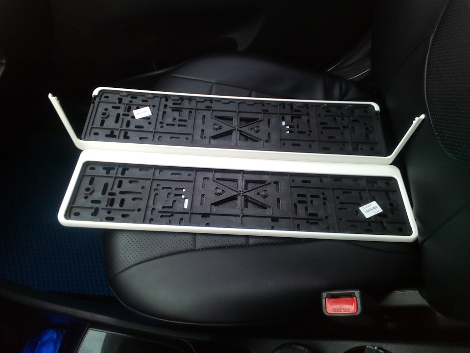 Белые рамки для ГосНомера — Hyundai Solaris (1G), 1,6 л, 2012 года ...