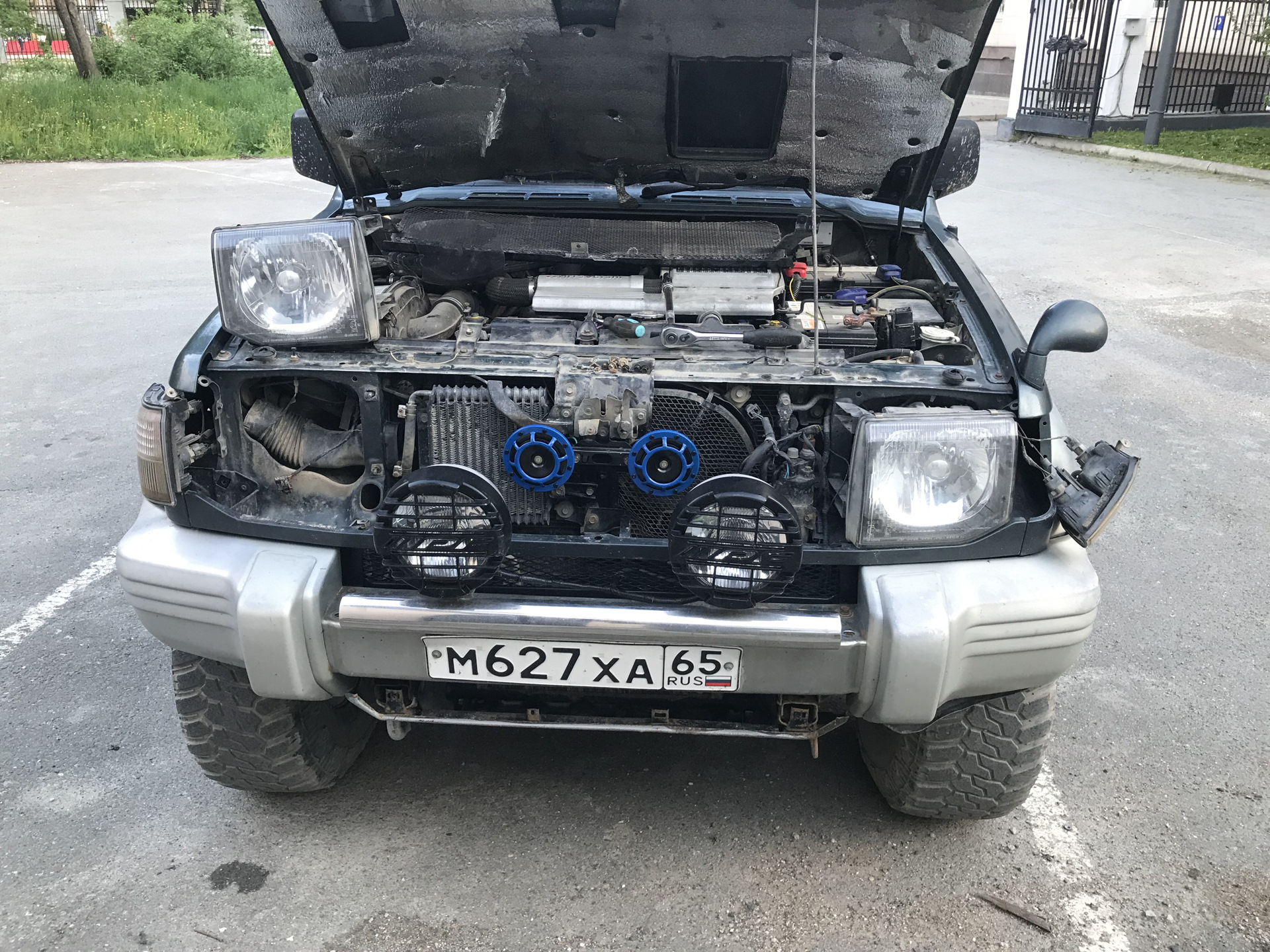 Фары паджеро. Фары Паджеро 2. Фары Mitsubishi Pajero 2. Паджеро 2 круглые фары. Фара Мицубиси Паджеро 2.