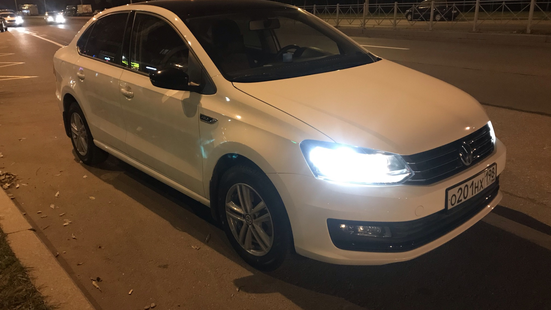 Р‘РµР»С‹Р№ Polo sedan TSI