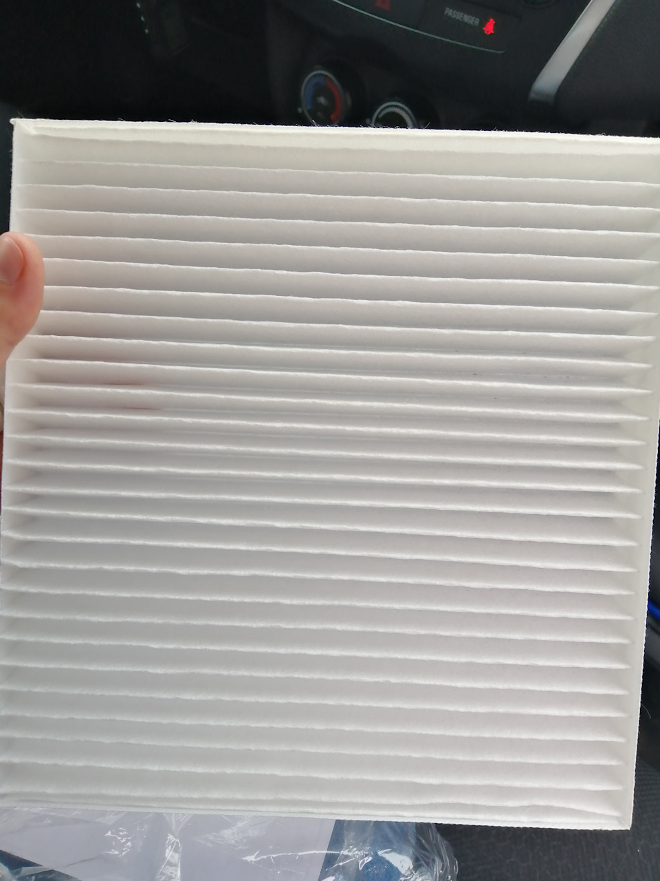 Замена салонного фильтра — Mitsubishi ASX, 1,6 л, 2012 года | плановое ...