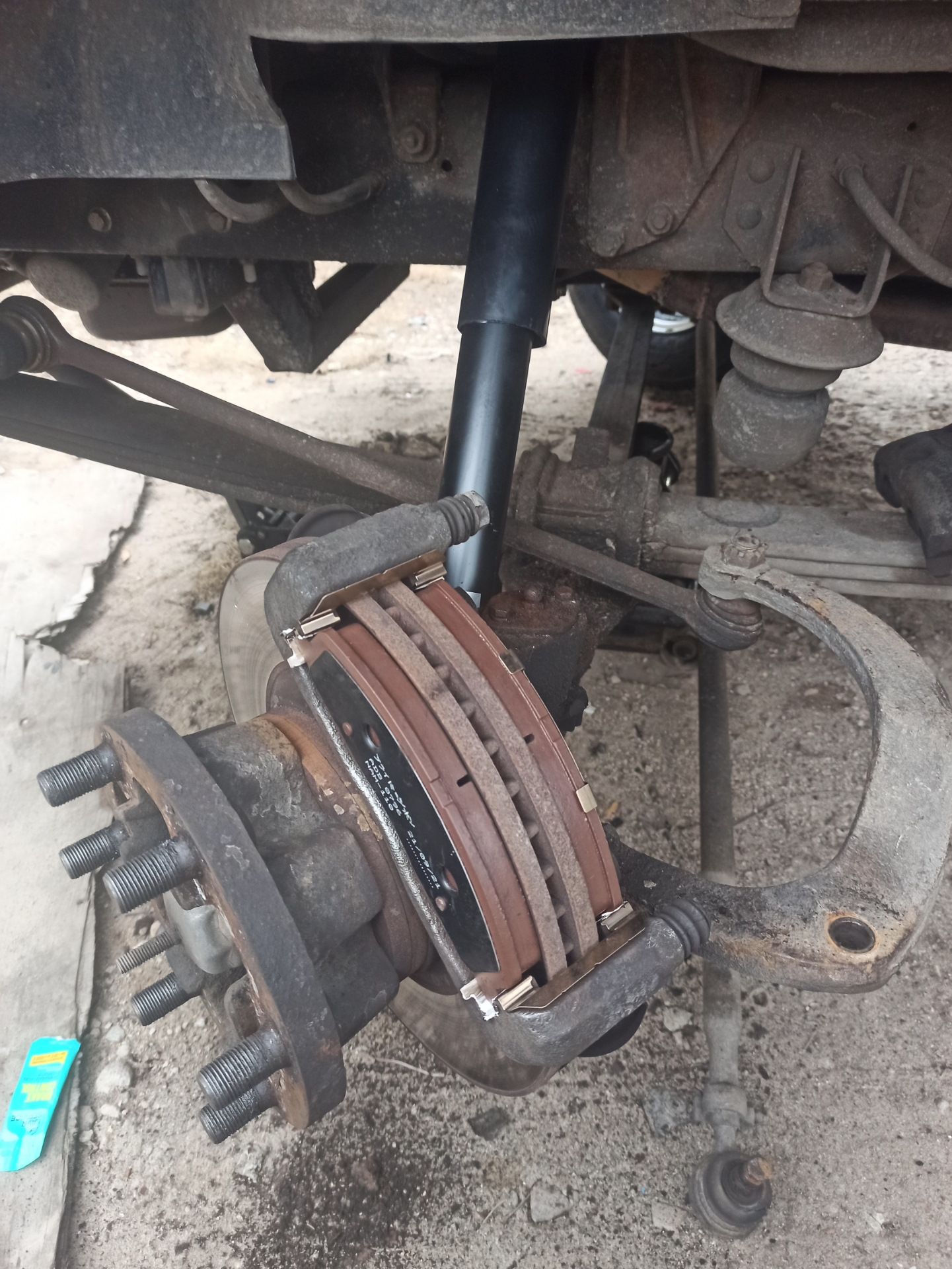 Замена колодок, лёгкое ТО перед зимой. — ГАЗ Газель, 2,3 л, 2002 года ...