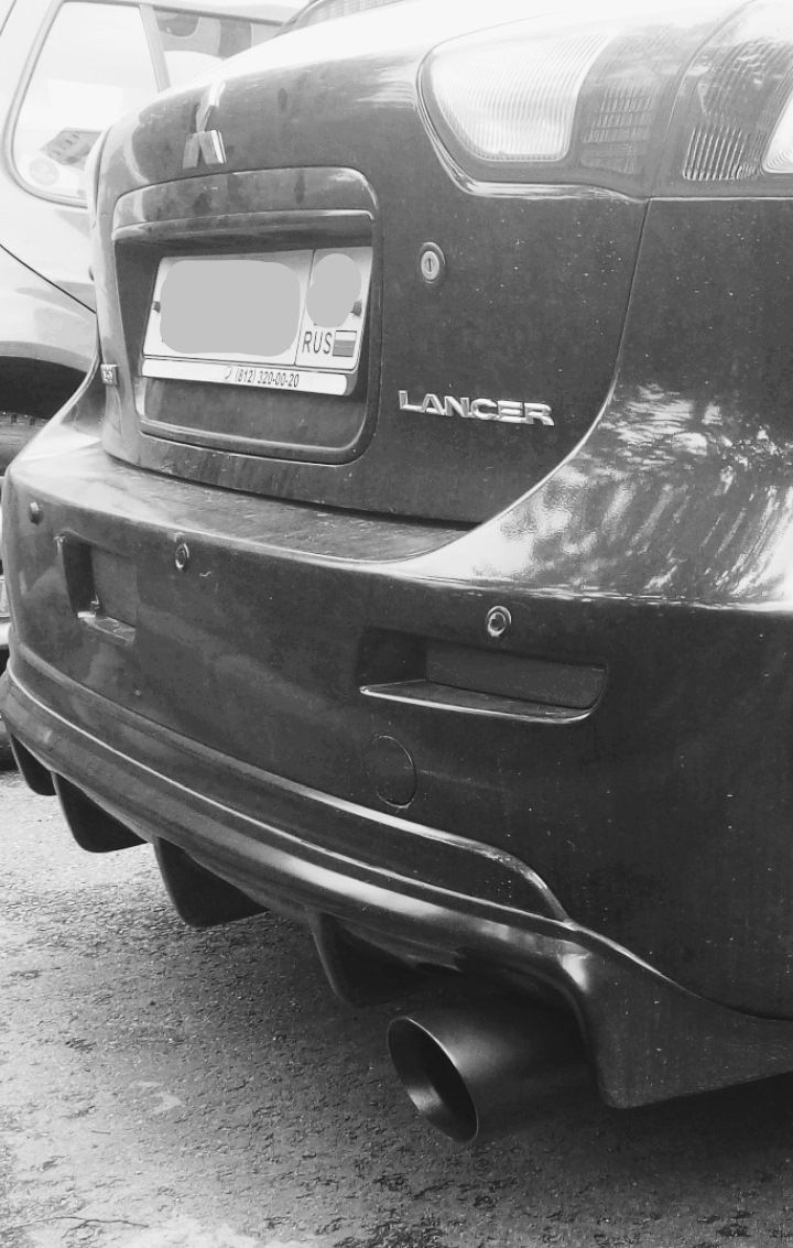 Установил накладку на задний бампер от седана + насадка — Mitsubishi