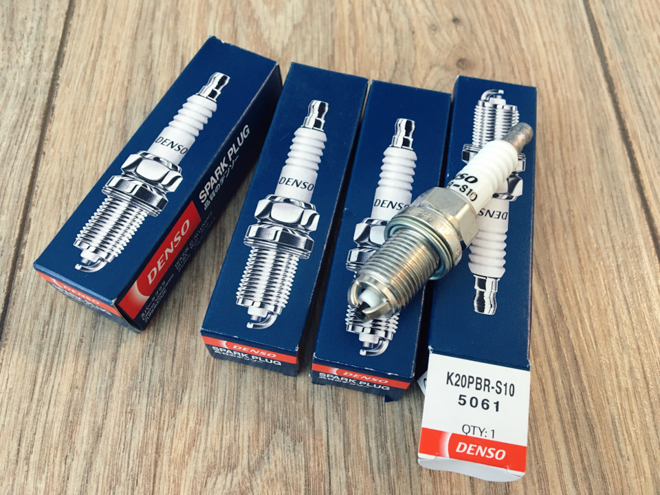 Замена свечей зажигания Denso K20PBR-S10 — Volkswagen Golf Mk5, 1,4 л ...