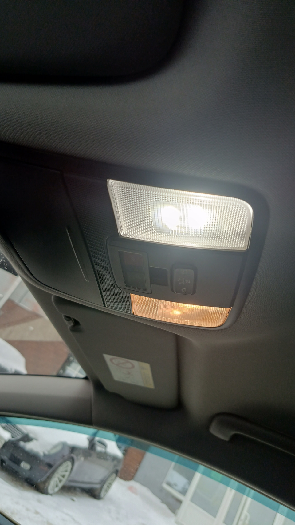 В сравнении с заводской лампочкой. — KIA Ceed SW (3G)