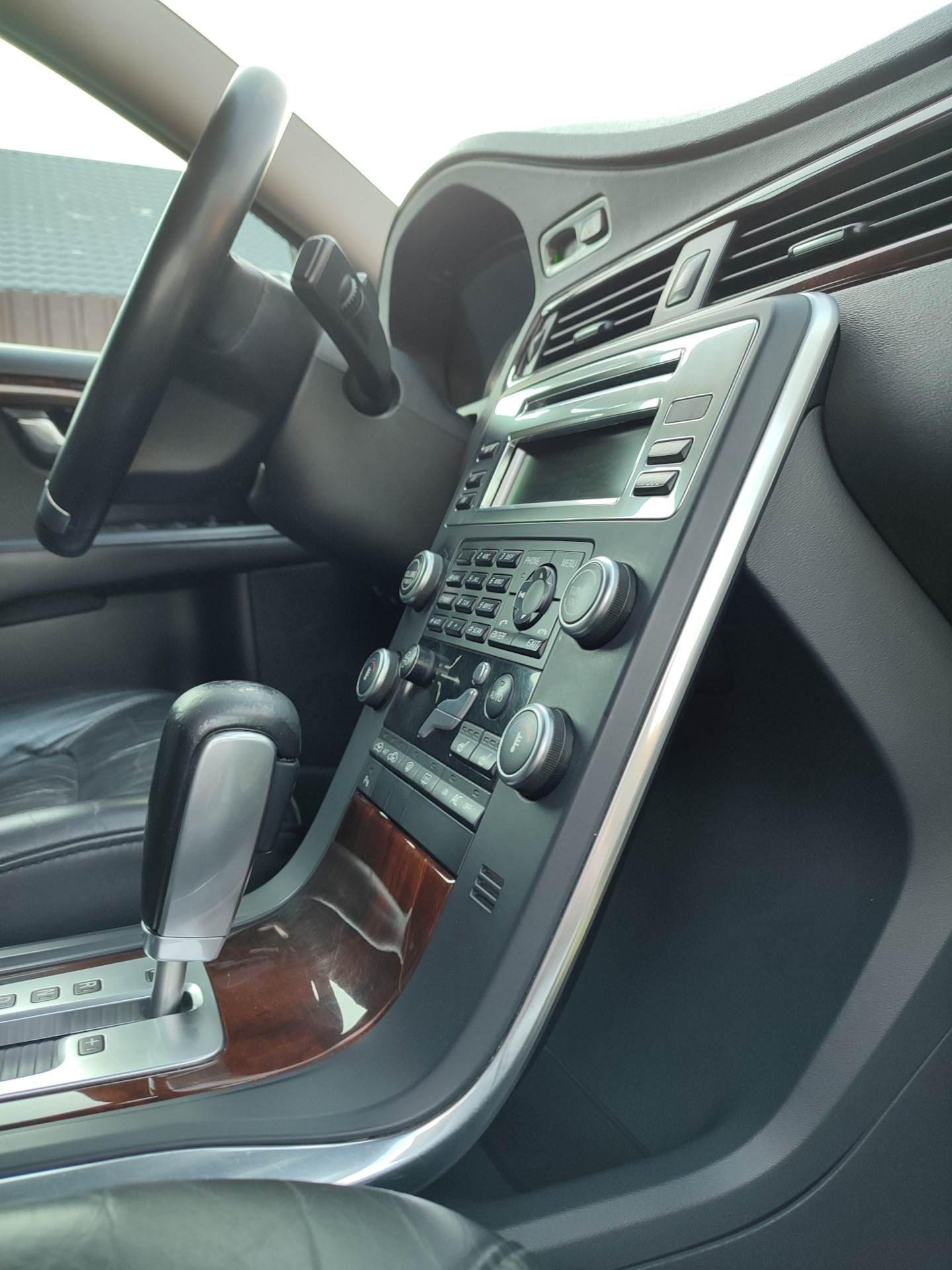 Между первой и второй!))) — Volvo S80 (2G), 2,5 л, 2010 года ...
