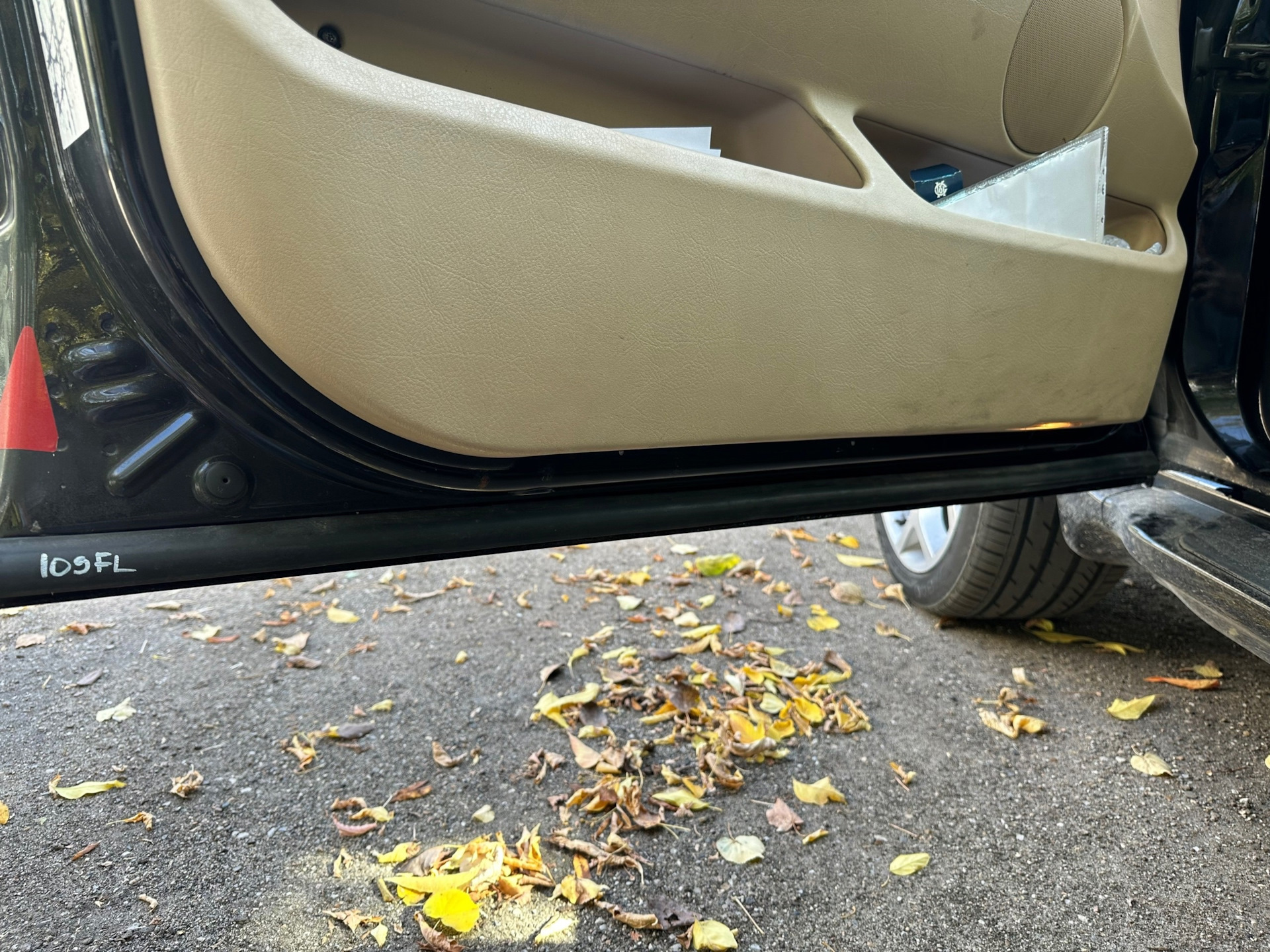 #88 Установка недостающего нижнего уплотнителя двери — BMW X5 (E53), 3 ...