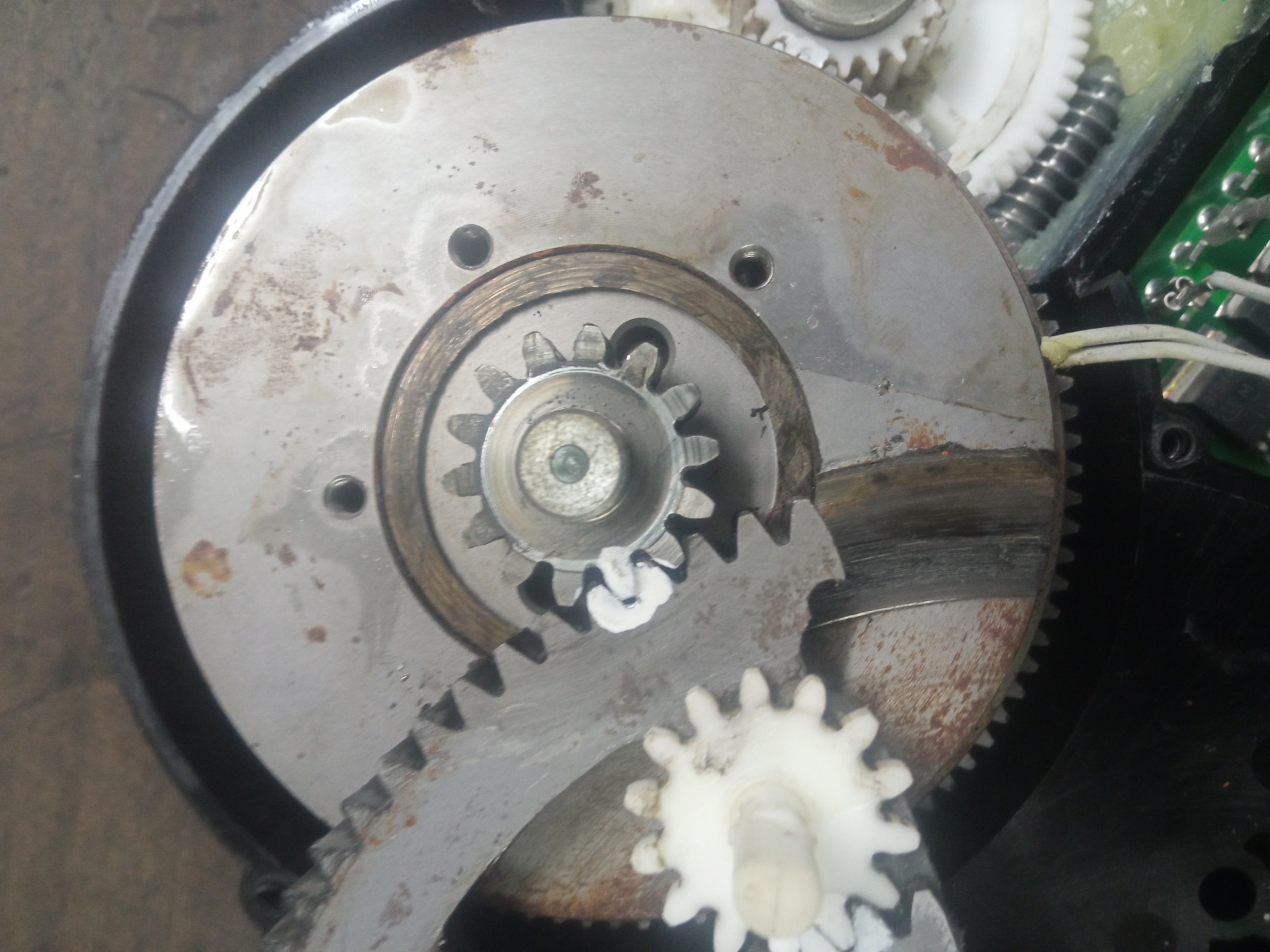 Электропривод и дожим багажника — Audi A8 (D3), 4,2 л, 2003 года ...