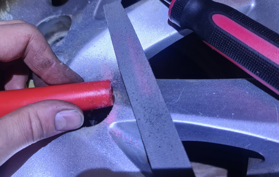 Замена вентилей на зимних колесах — Chevrolet Lacetti 5D, 1,6 л, 2010 ...