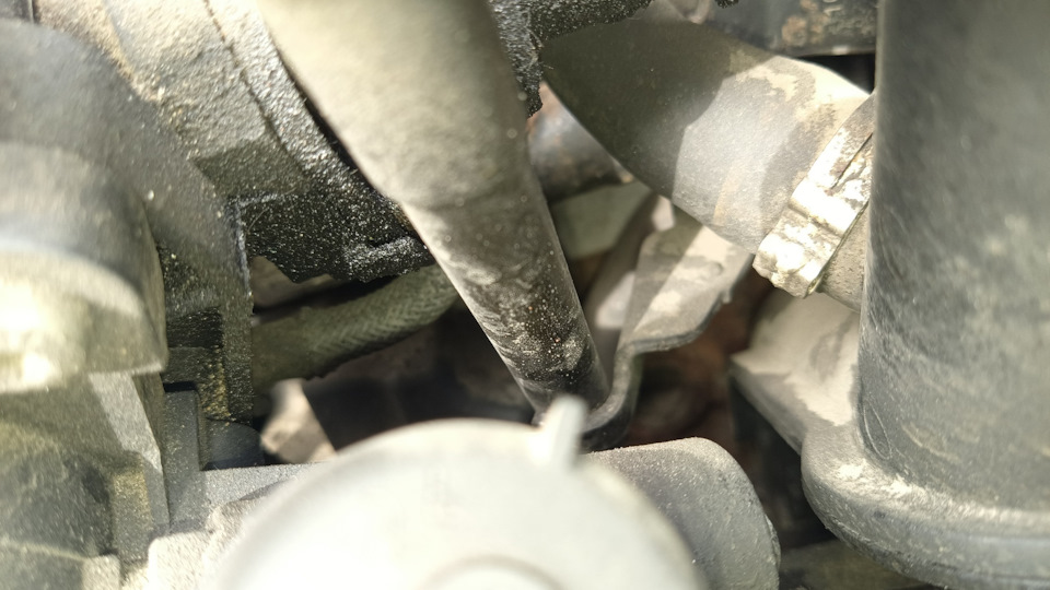 Заглушка впускного коллектора и удаление трубки к клапану ЕГР — Ford ...