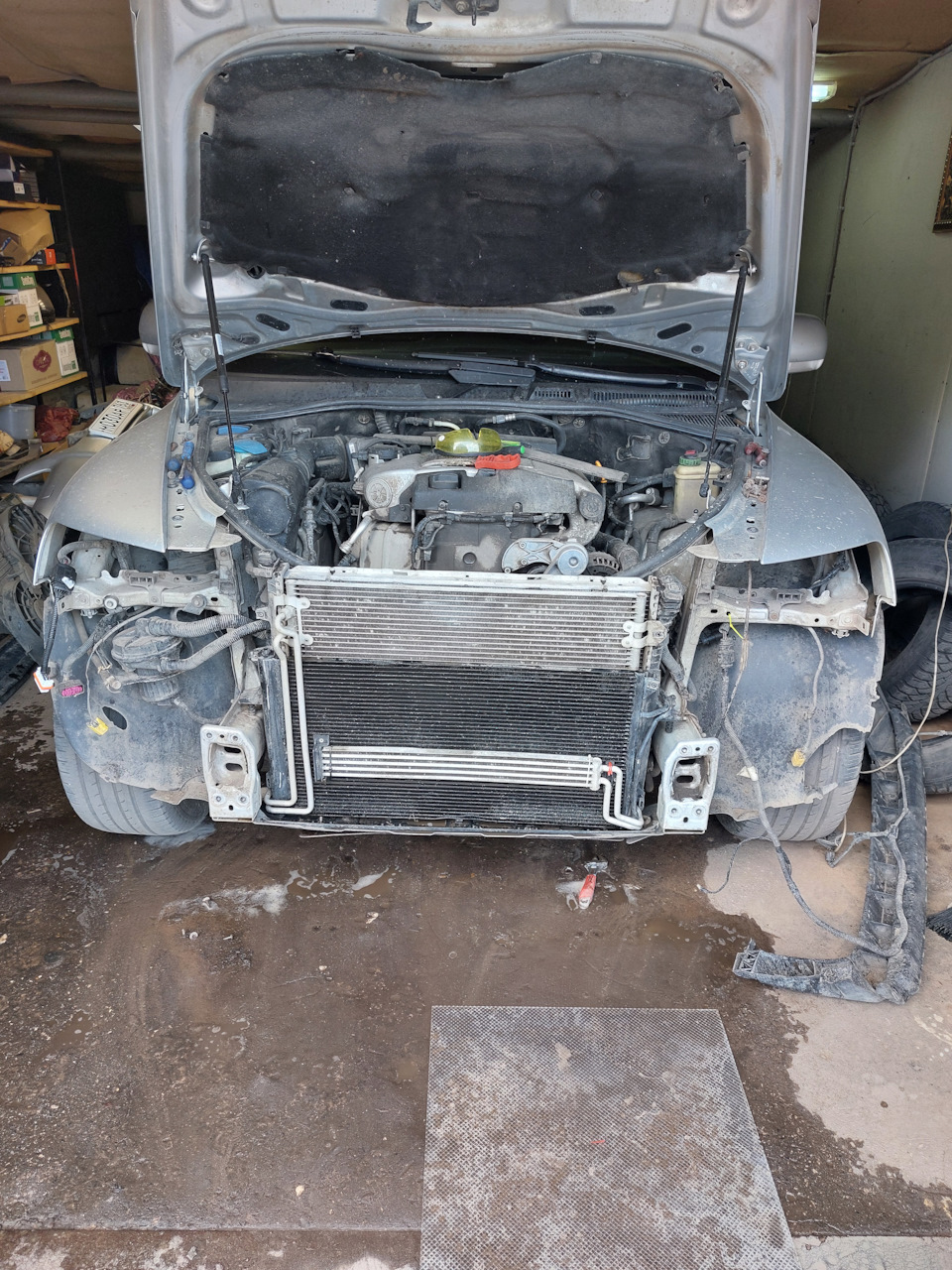 Промыл радиаторы охлаждения — Volkswagen Touareg (1G), 3,2 л, 2004 года ...