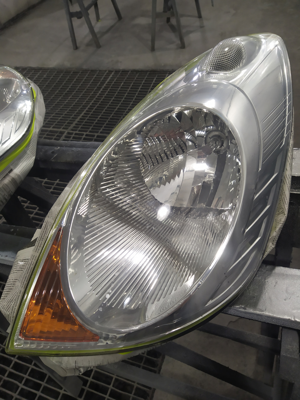 Лак на фарах. — Сообщество «Всё о Краске и Покраске» на DRIVE2