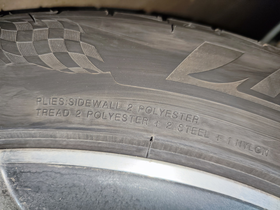 Шины имеют по протектору 2 слоя полиэстера + 2 слоя металлического корда + 1 слой нейлона. По боковине шины имеют 2 слоя полиэстера. — Skoda Kodiaq (1G)