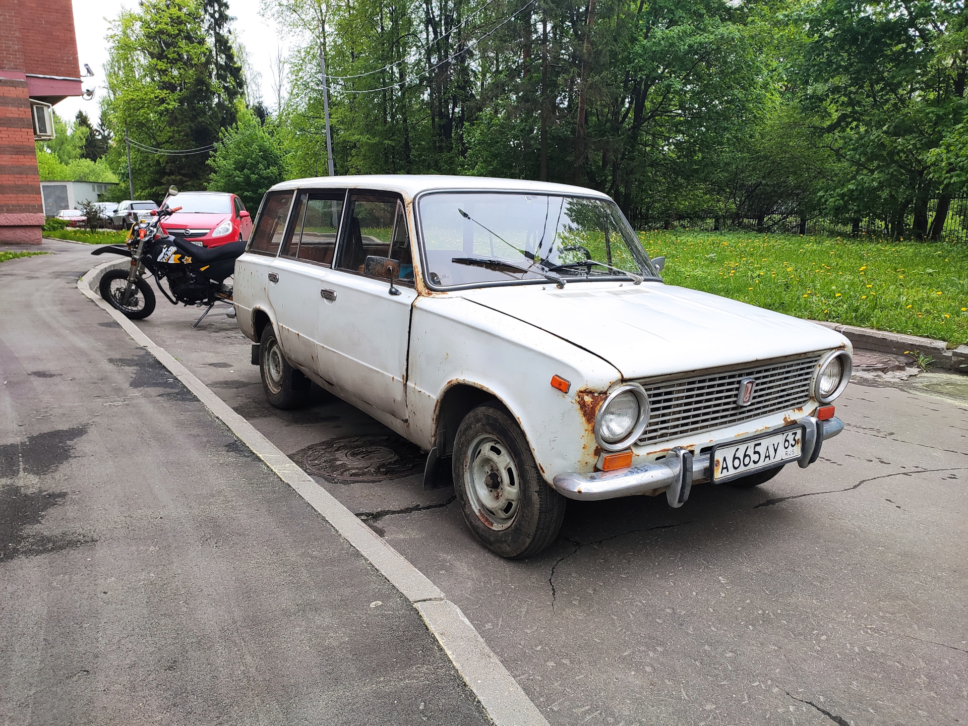 Фото двойки. Копейка и двойка. Двойка авто. Двойка электрон автомобиль. Двойки вкрыру 2102.