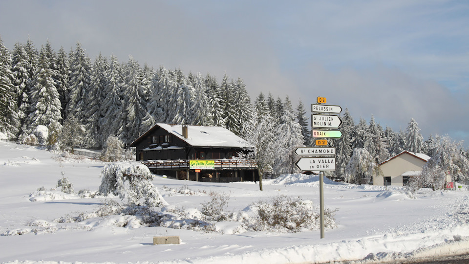 А вот ресторан «Маленькая скала» (La Petite Roche) напротив оказался закрыт. — Audi A4 (B9)