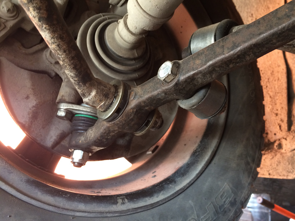 Решил подтянуть рулевую рейку, и тут понеслось… — Lada Приора седан, 1 ...