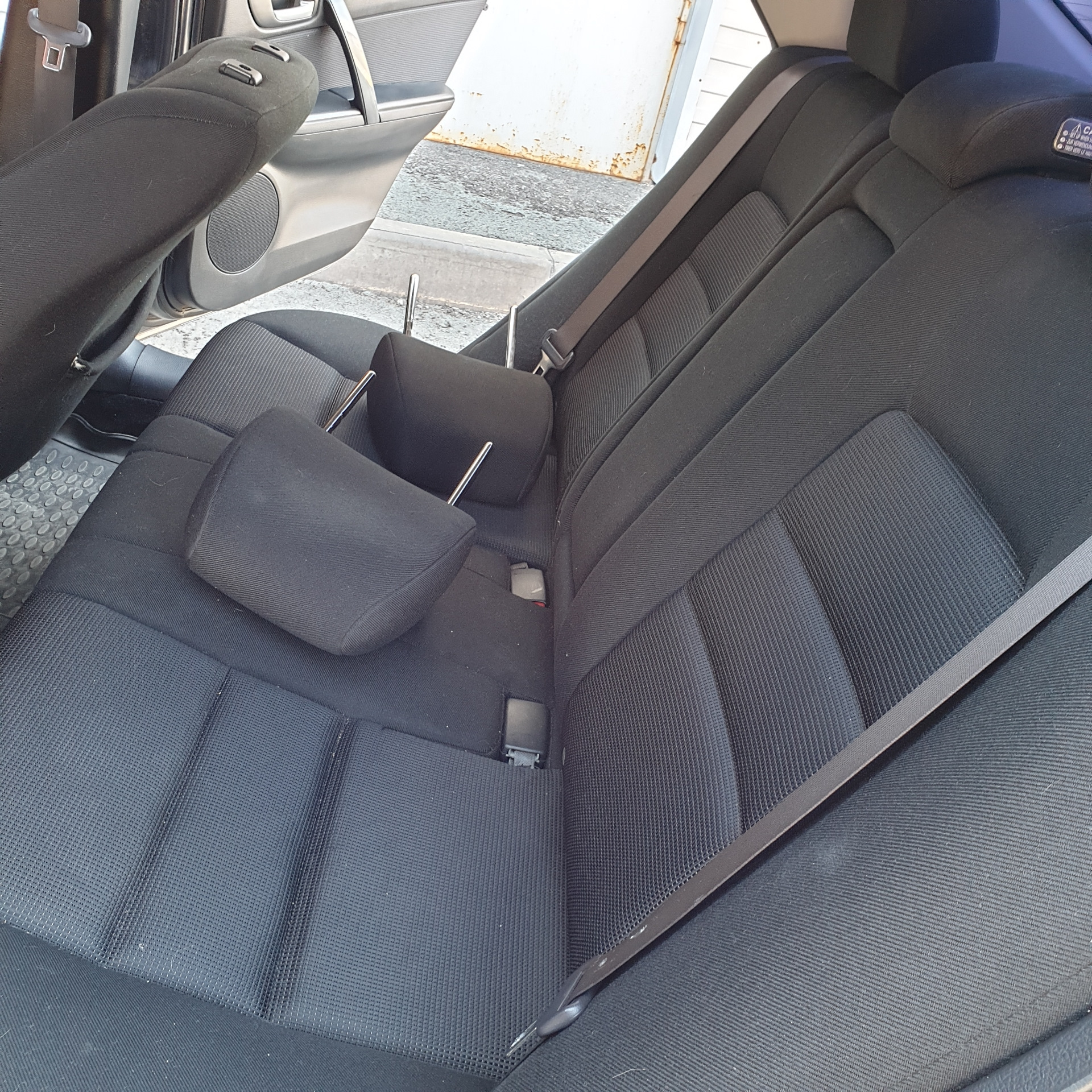 Задние сиденья мазда 6. Обивка сидений Mazda 6 gg. Задние сиденья Mazda 6 gg серый. Заднее сиденье Мазда 6.